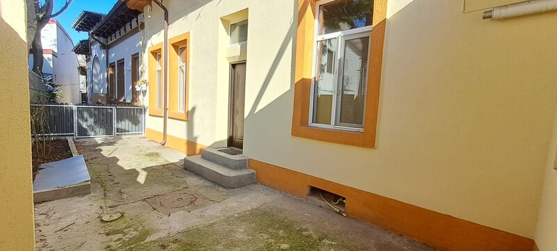 Tineretului, 350 metri metrou, casa 2 camere + curte, mutare imediat