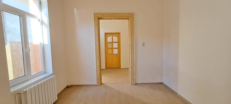 Tineretului, 350 metri metrou, casa 2 camere + curte, mutare imediat